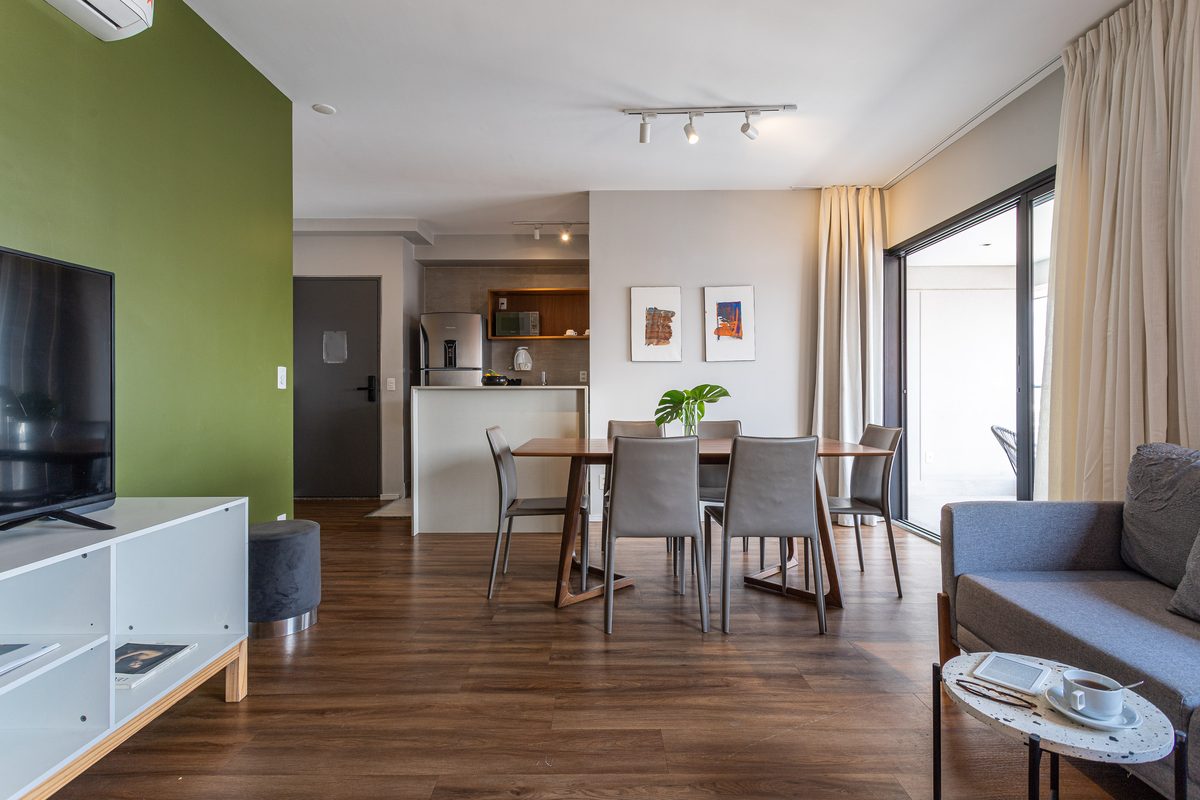 Apartamento Viva — cozinha equipada e sala